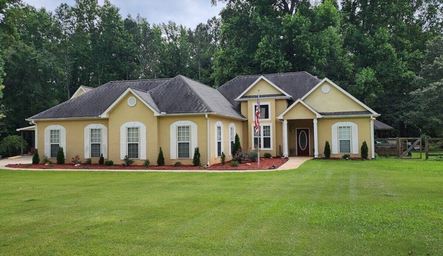 Poplar Meadow | King Bed Gazebo Pets Welcome!