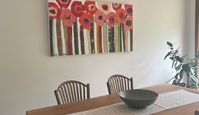 Poppies@Clunes nCentrally located 80s-style home Cosy, comfortable & relaxing !