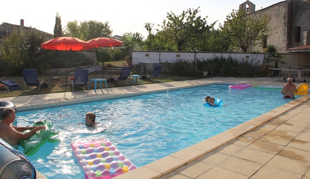 Poppies lovely Charentaise Property. wifi, swimming pool .