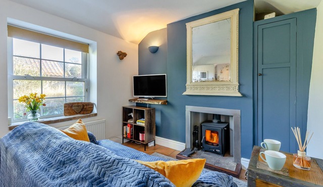 Poppy Cottage - One Bedroom House, Sleeps 2