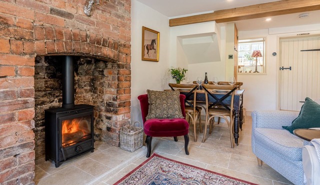 Poppy Cottage - sleeps 4 guests in 2 bedrooms