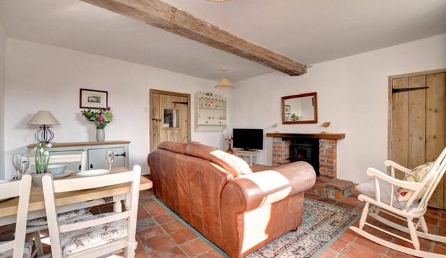 Poppy Cottage - Two Bedroom House, Sleeps 3