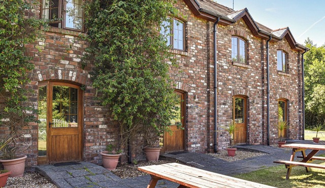 Poppy Cottage - UK40102