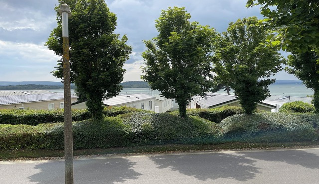 Poppy, dog-friendly caravan with panoramic sea views on Rockley Park Poole wi-fi