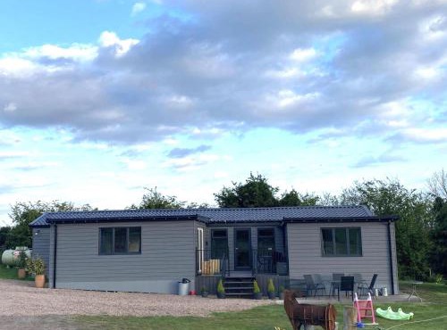 POPPY LUXURY LODGE Sleeps 8 at Fairview Farm, Ravenshead, Nottingham Near Sherwood Forest, Dog Friendly, Farm Stay great for wedding groups, families, Hen Do's, friends gatherings with amazing views