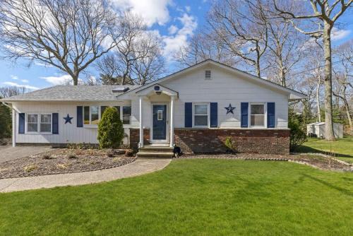 Poppy's Hampton House:Large Yard,Beach,Newly Renovated