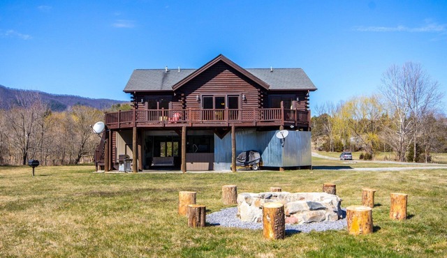 Poppy's Hideaway on the Shenandoah River!