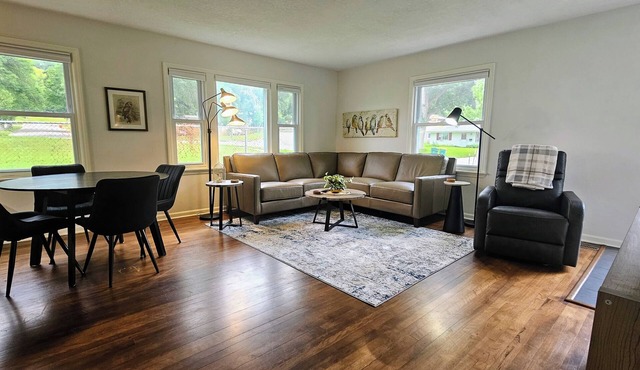 ☆Poppy's Paradise: A Dharma Dwellings Designed Home☆