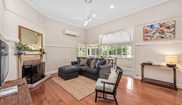 Poppy's Place! 4Bed/1Bath/2Car/Views/House ~ Bardon