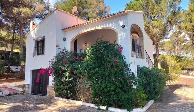 Poppy - Three Bedroom Resort, Sleeps 7