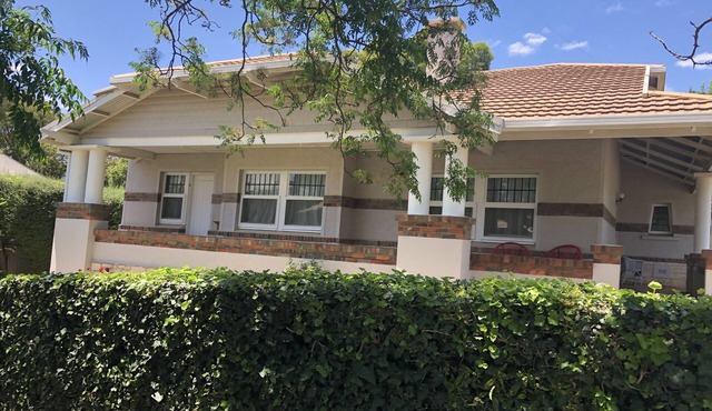 Poppy’s Place, a beautiful family & pet friendly1920’s bungalow.