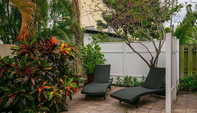 Popular 1 bedroom 1 bathroom apartment just minutes away!