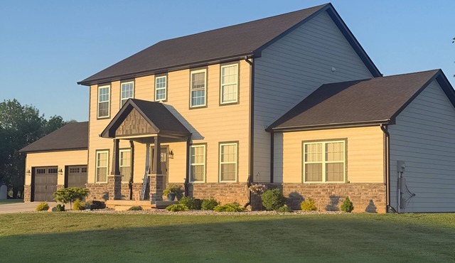 Popular: 5 bed, 3.5 bath - Country Oasis