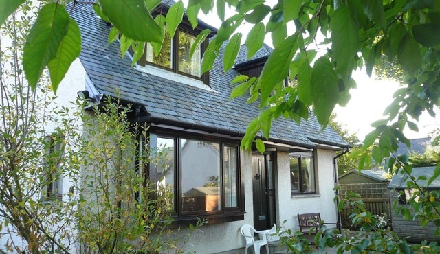 Popular Comfortable Well Equipped Cottage in Peaceful Ullapool Street w Parking