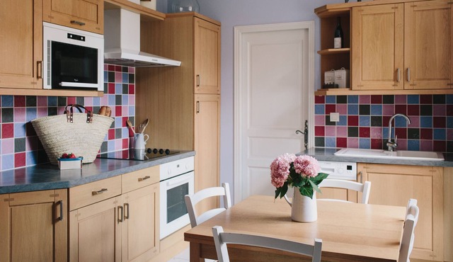 Popular & Gorgeous 2 Bedroom Appt. in Heart of Beaune