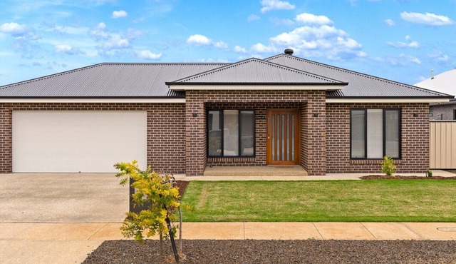Popular Luxury Villa Kialla Shepparton
