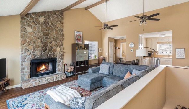 Popular Villa with mountain views in a Resort with trails and a cozy tavern.