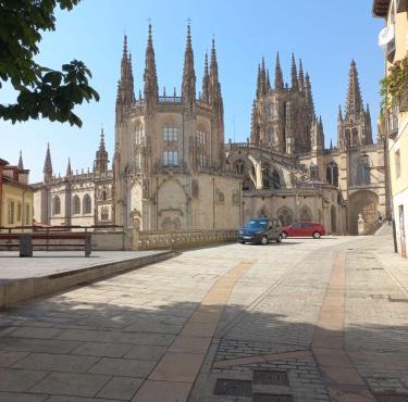 Por la Catedral con parking Opcional