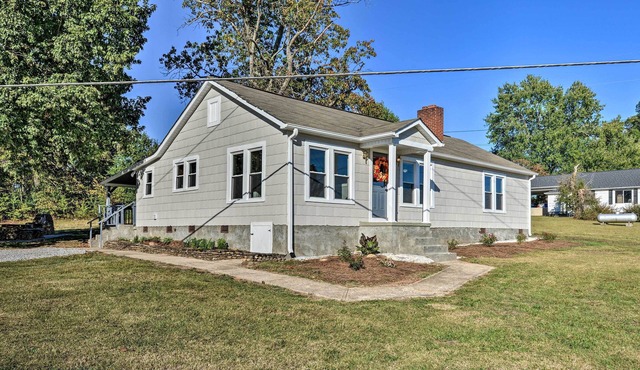 Porch, Fire Pit & Grill: Blue Ridge Mtn Cottage!