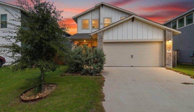 Porch House Retreat in Quiet Neighborhood