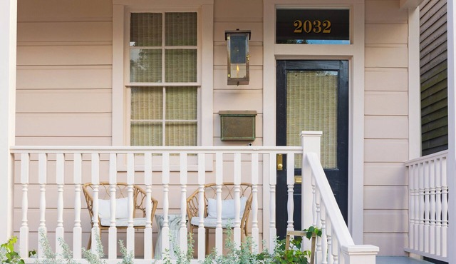 Porch Life and Local Nola Magic in a Newly Renovated Space!