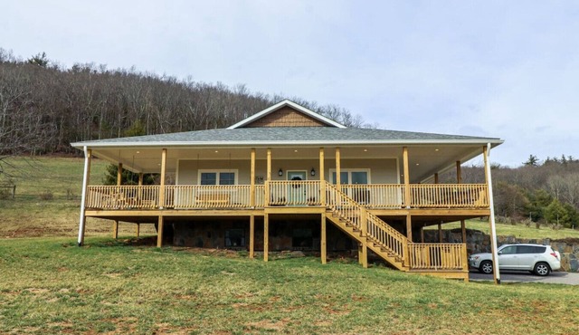 Porch n' Pasture Farm - make memories here, by Buffalo Mountain Getaway