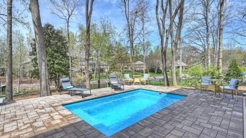 Porch Paradise by AvantStay New Pool Firepit