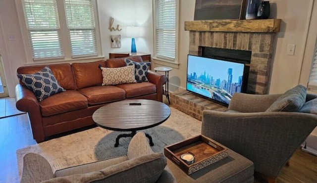 Porch Swing Place - Newly Renovated Charmn