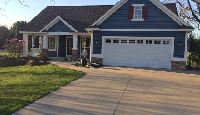Porch Swing Saugatuck - Modern Farmhouse + Hot Tub, EV Charger, Billiards, Bikes