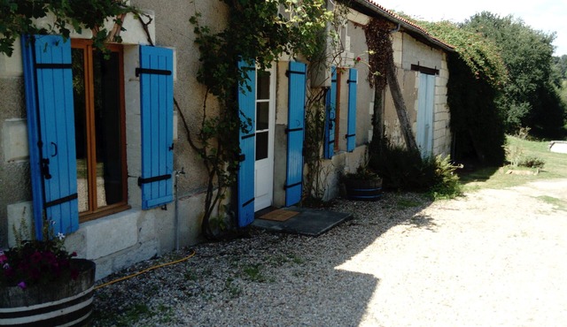 Porcherat - Perigord Vert, Dordogne: Lake View, Private Garden & Wi-Fi