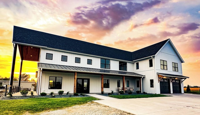 Porches & Pines Barndominium - A Country Retreat Among the Christmas Trees