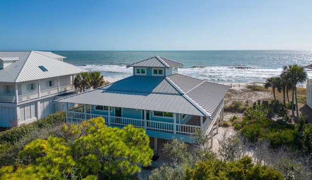 Porpoise in Mind; 3 BR SGI Home- Sleeps 12, Beachfront, Pet Friendly!