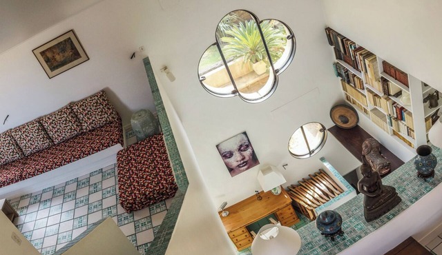 Porquerolles island, large architect-designed apartment overlooking the sea.