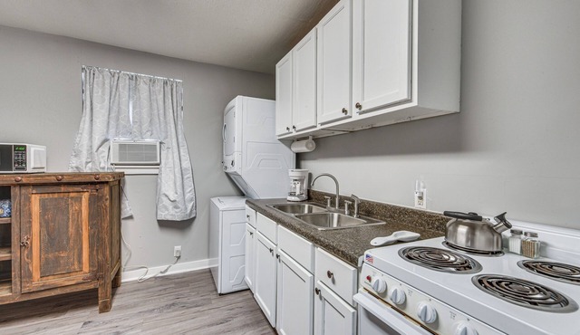 Port Allen Home w/Yard, 5 Mi to LSU!