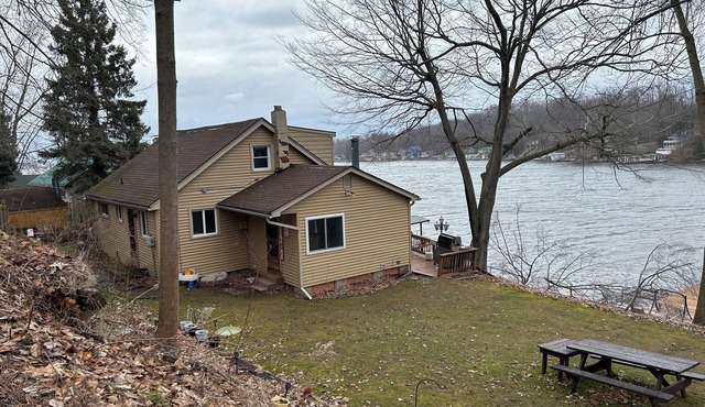 Port bay getaway! Spacious waterfront 4-bedroom house in welcoming Port Bay, NY