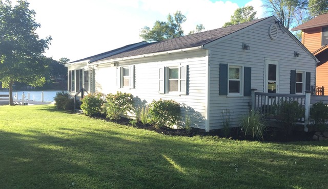 Port Bay Waterfront Cottage w. Spectacular Views RECENTLY UPDATED