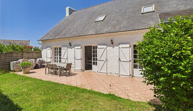 Port Blanc – House for 12 Adults and 2 Children
