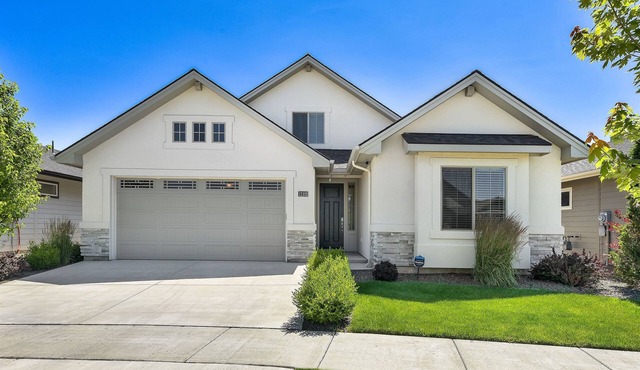 Port Blue near lake and golf