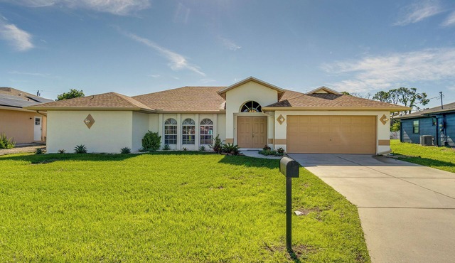 Port Charlotte Home ~ 3 Mi to Beach & Harbor!