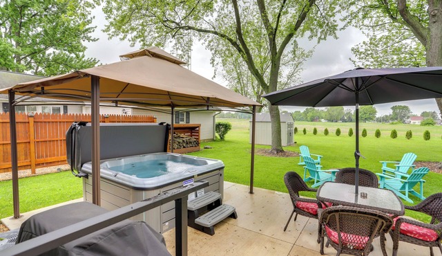 Port Clinton Home: Hot Tub, Steps to Portage River