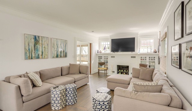 Port Clinton Home w/Lake View - Walk to Beach!