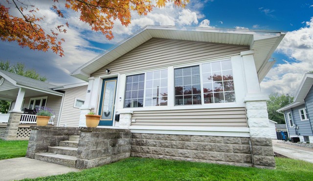 Port Clinton Lake House! 10 minute walk to Jet Express and town center