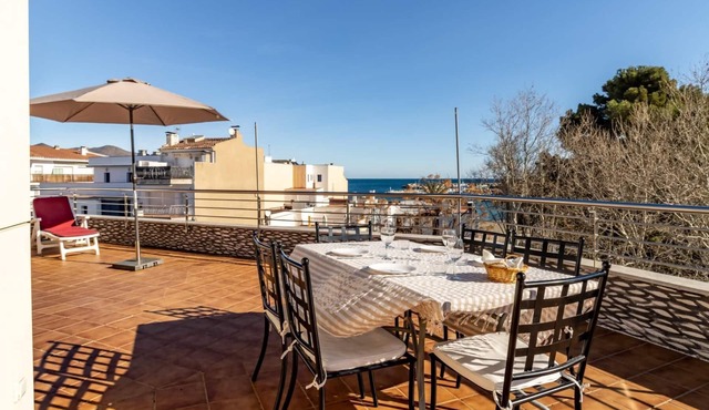 Port de Llançà 37 Top floor apartment with terrace