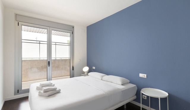 Port Forum 2-Bedroom Apartment with Balcony