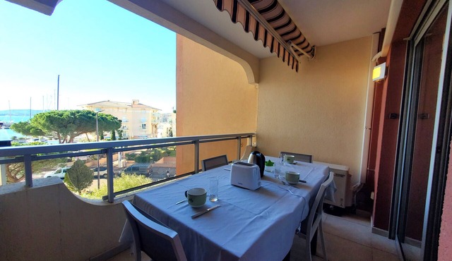Port Fréjus EAST limit Fréjus Plage Le Capitole T2 35m2 Air Conditioned Balcony Sea View Wifi Parking 4 People