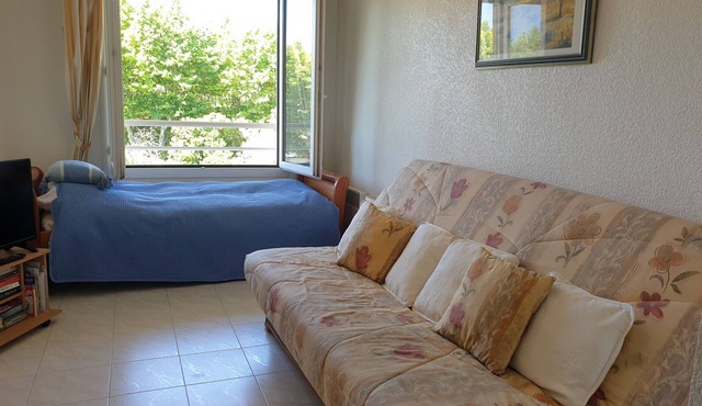 Port Fréjus 100m from the beaches and the Base Nature, studio 23 m2, sleeps 4, balcony private parking