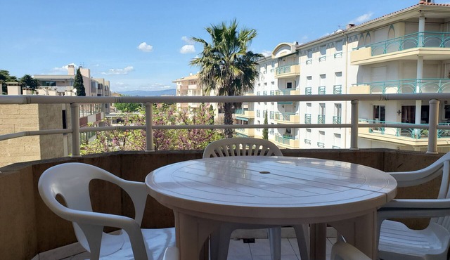 Port FREJUS Studio with sleeping area of ​30 m2 for 2 Adults 2 Children with quiet balcony on the garden side