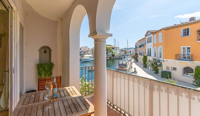 PORT GRIMAUD Large 4-room apartment - A/C WIFI- next to beach and center