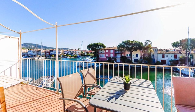 PORT GRIMAUD Renovated 2/3-room apartment - mezzanine and A/C