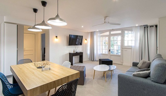 PORT GRIMAUD Superb apartment - next to the beach